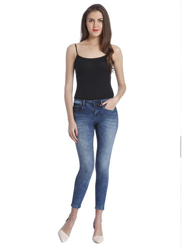 Casual Light Wash Jeans slot1